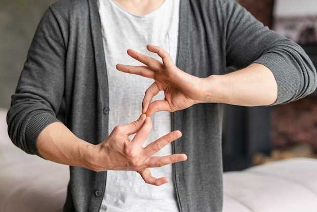 Симптомы дисгидротической экземы на пальцах рук